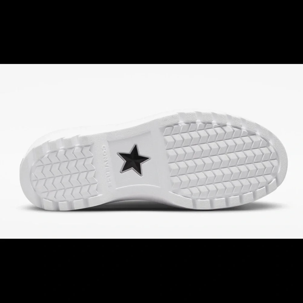 Converse Kids Black and White Platform‎ Sneakers size 5